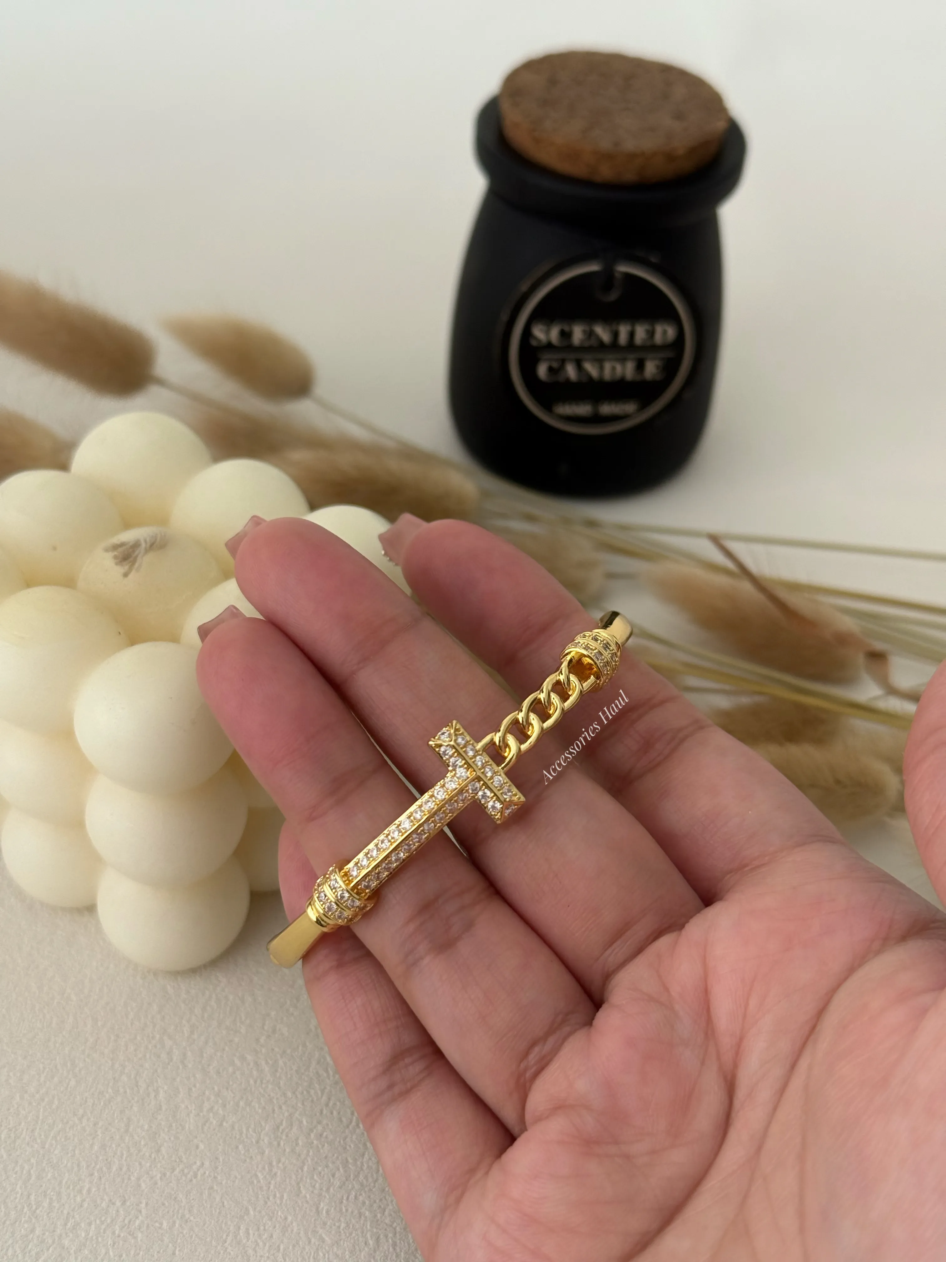 Vogue Bangle (Golden)