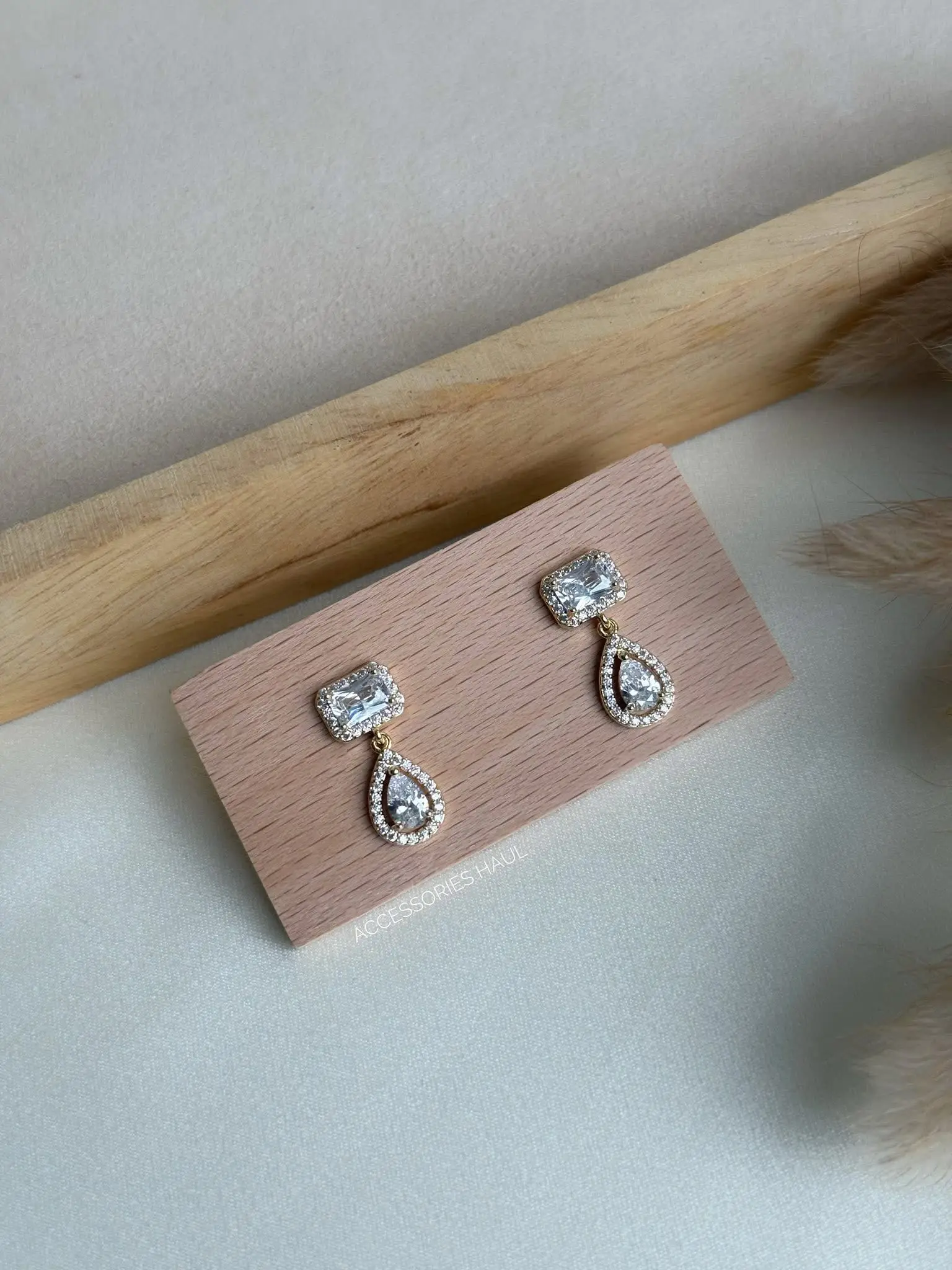 Zircon Earring - 008